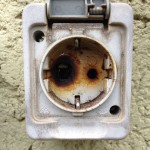 Overbelastet stikdåse