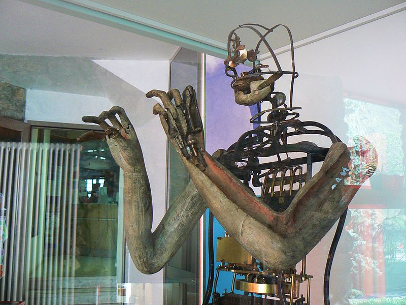 En robot af typen "Hans Jørgen Bonnichsen" under montering på UR's robotværksted. Der er (som bekendt) tale om en model baseret på stærkt forældet viden og teknologi.